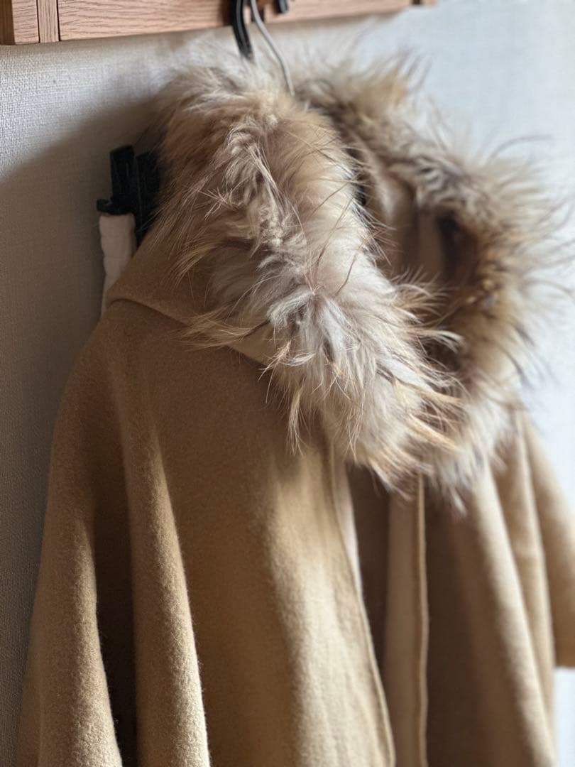 グレースコンチネンタルリアルファー付きポンチョストール ベージュ