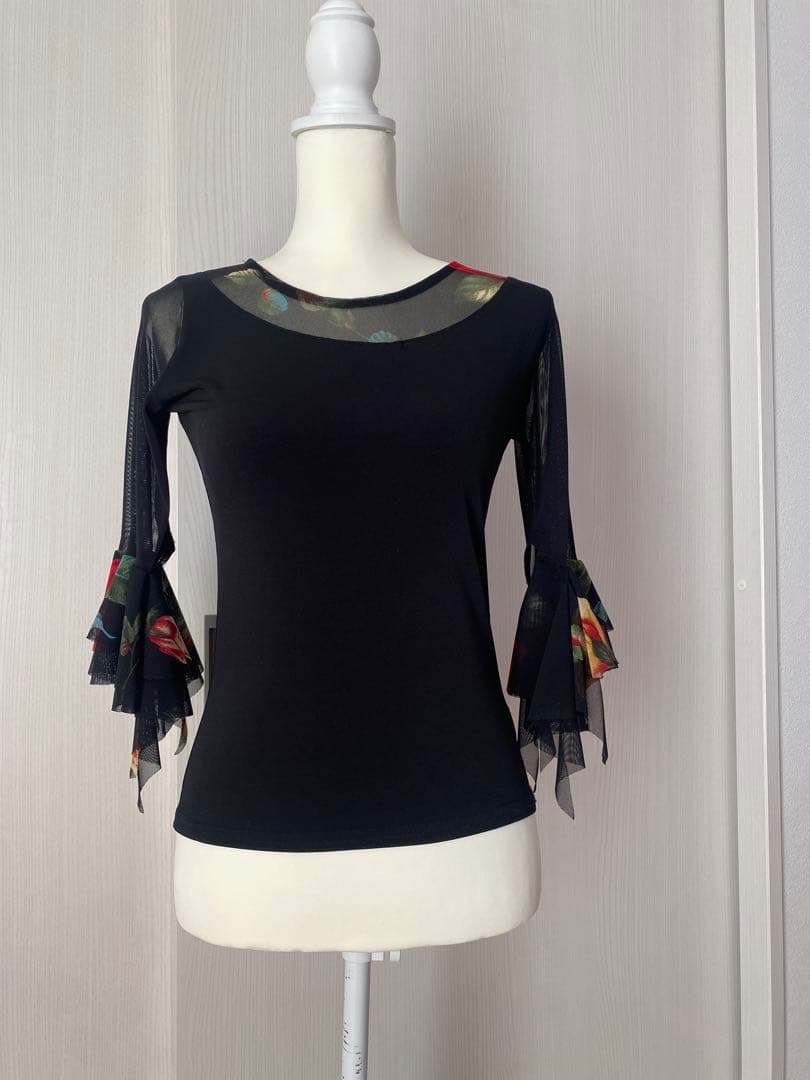 タカダンス・黒いフリル付きメッシュ袖トップス