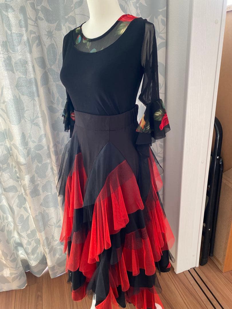 タカダンス・黒いフリル付きメッシュ袖トップス