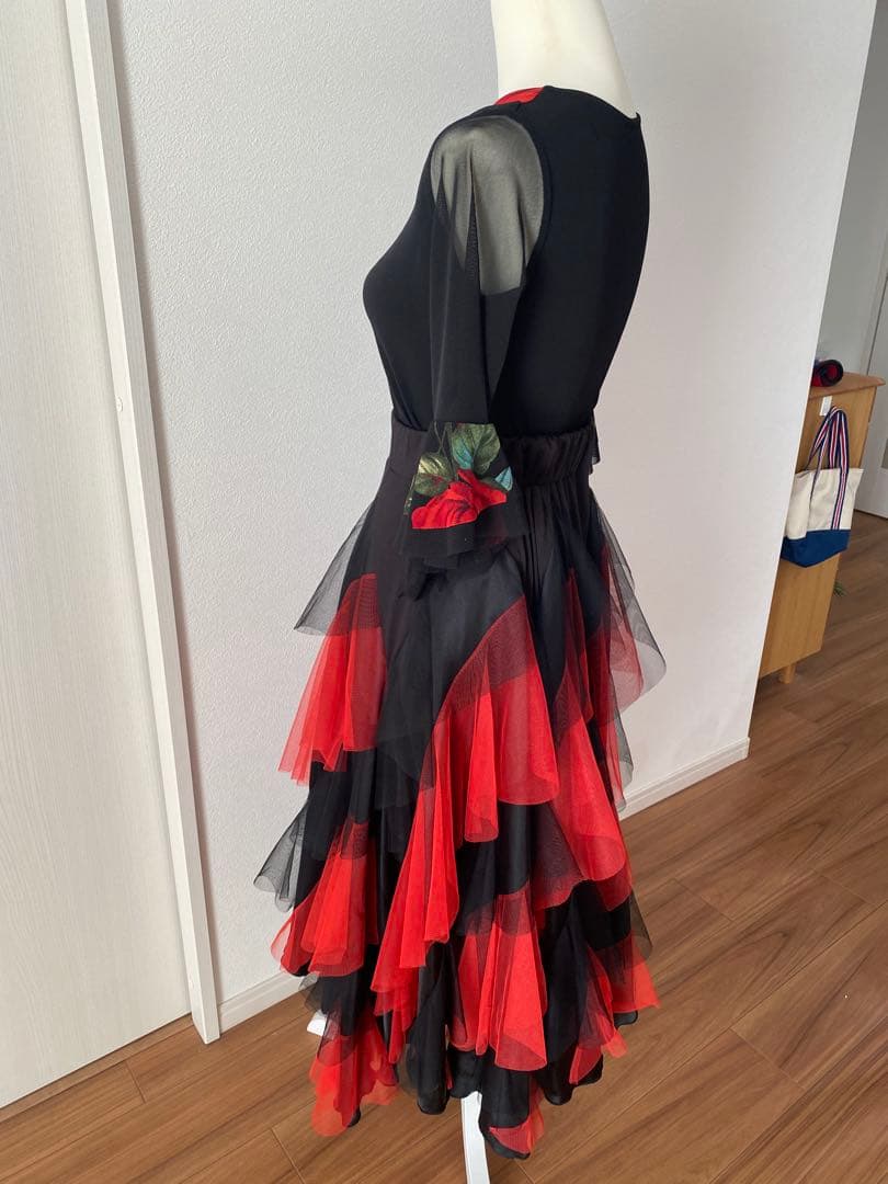 タカダンス・黒いフリル付きメッシュ袖トップス