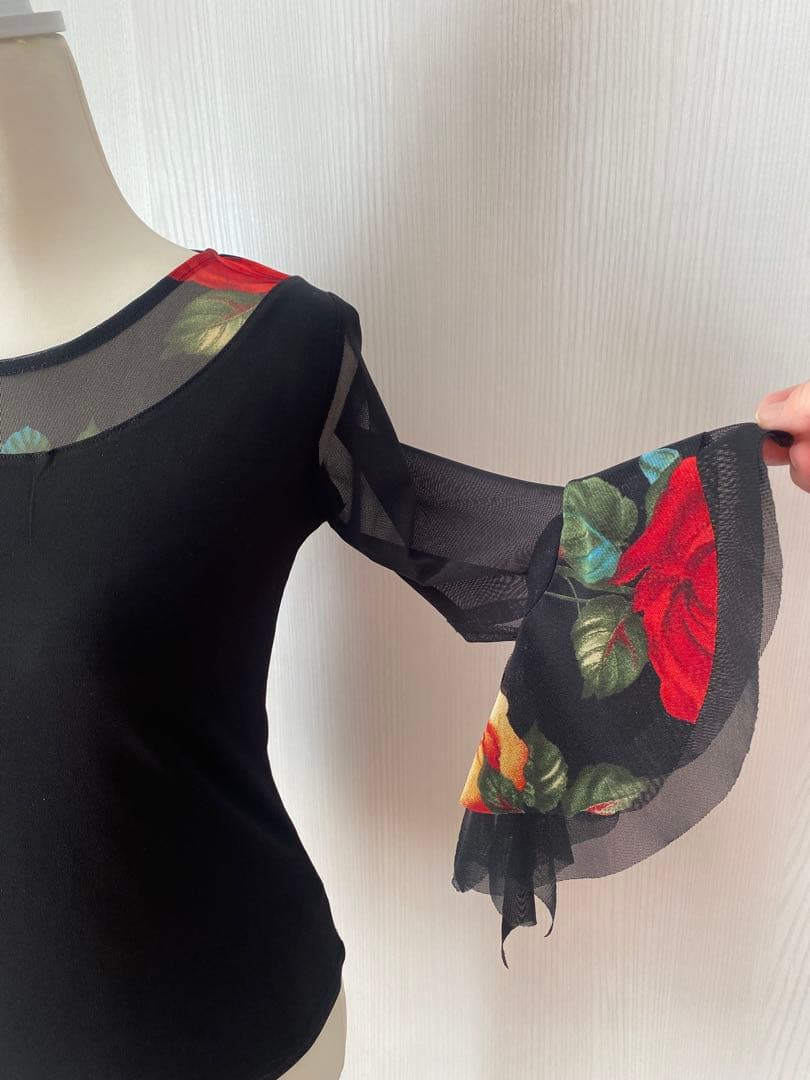 タカダンス・黒いフリル付きメッシュ袖トップス