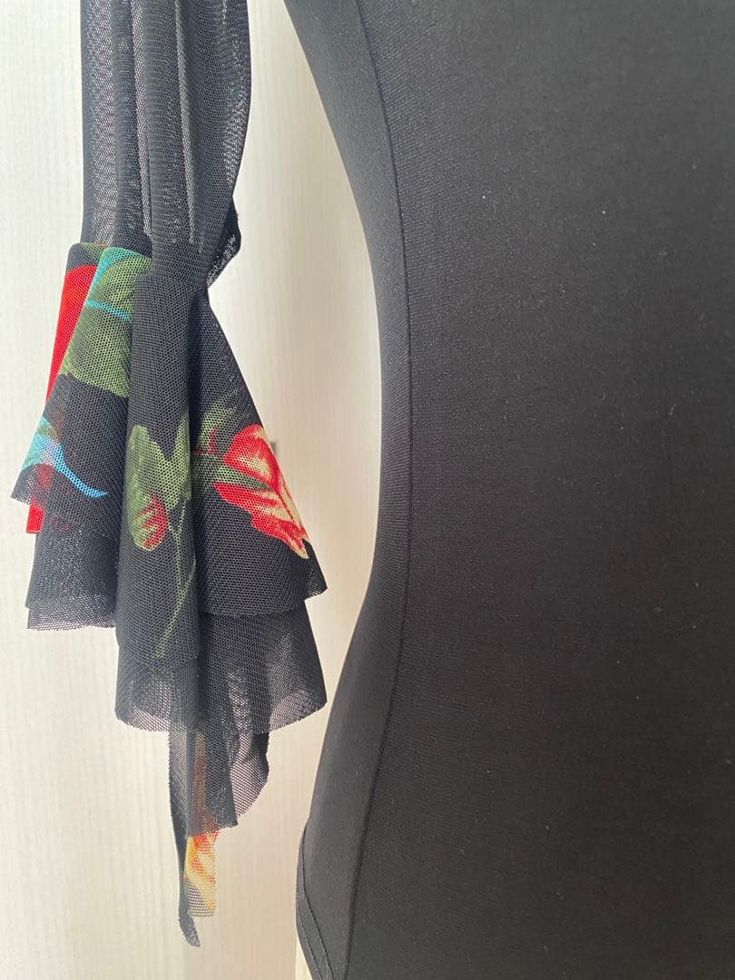 タカダンス・黒いフリル付きメッシュ袖トップス