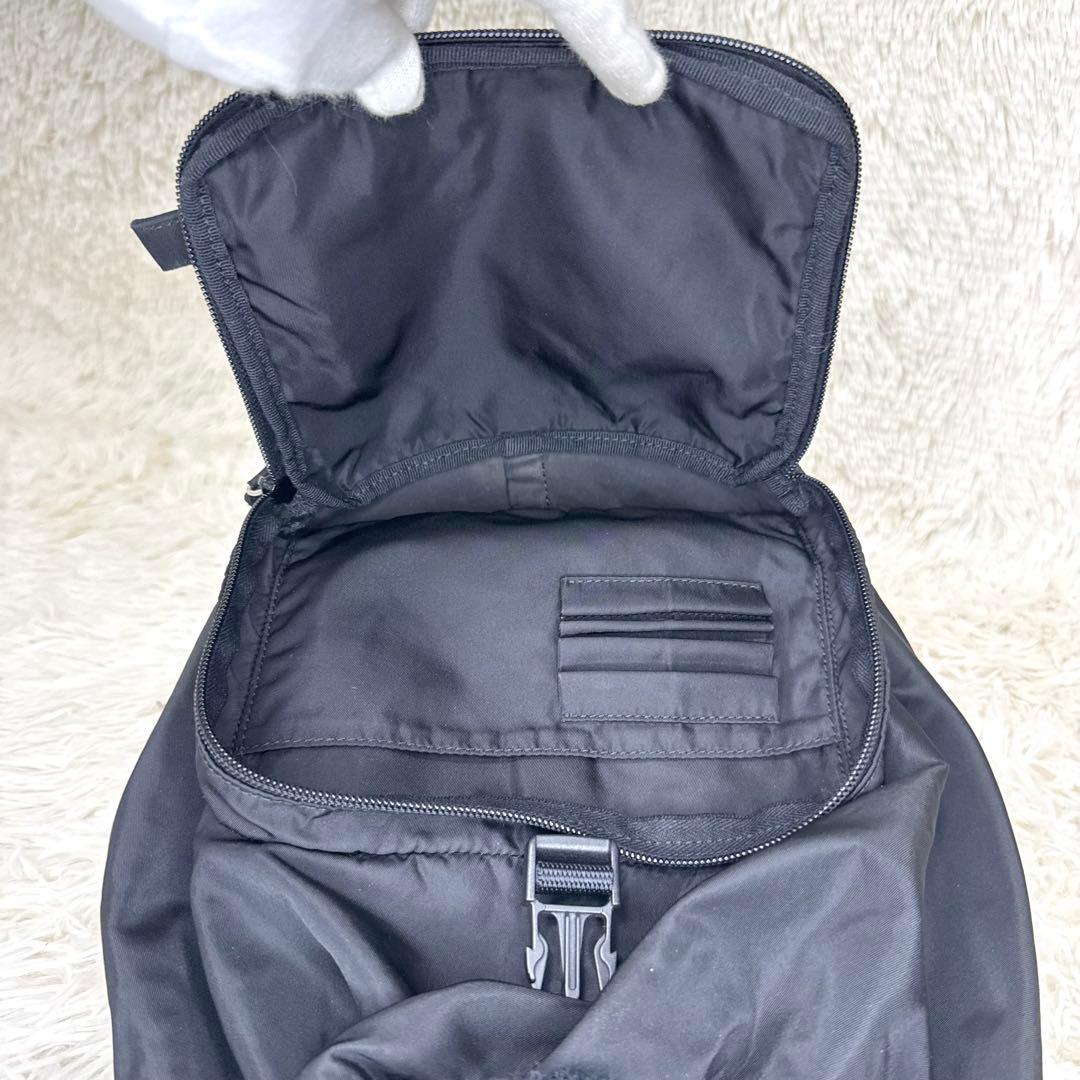 プラダ PRADA リュック 三角ロゴ ナイロン 巾着型 黒 V152