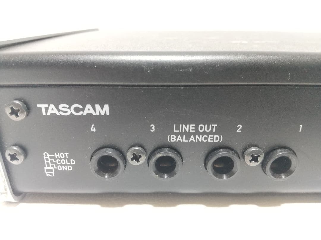 TASCAM US-4x4 オーディオインターフェイス