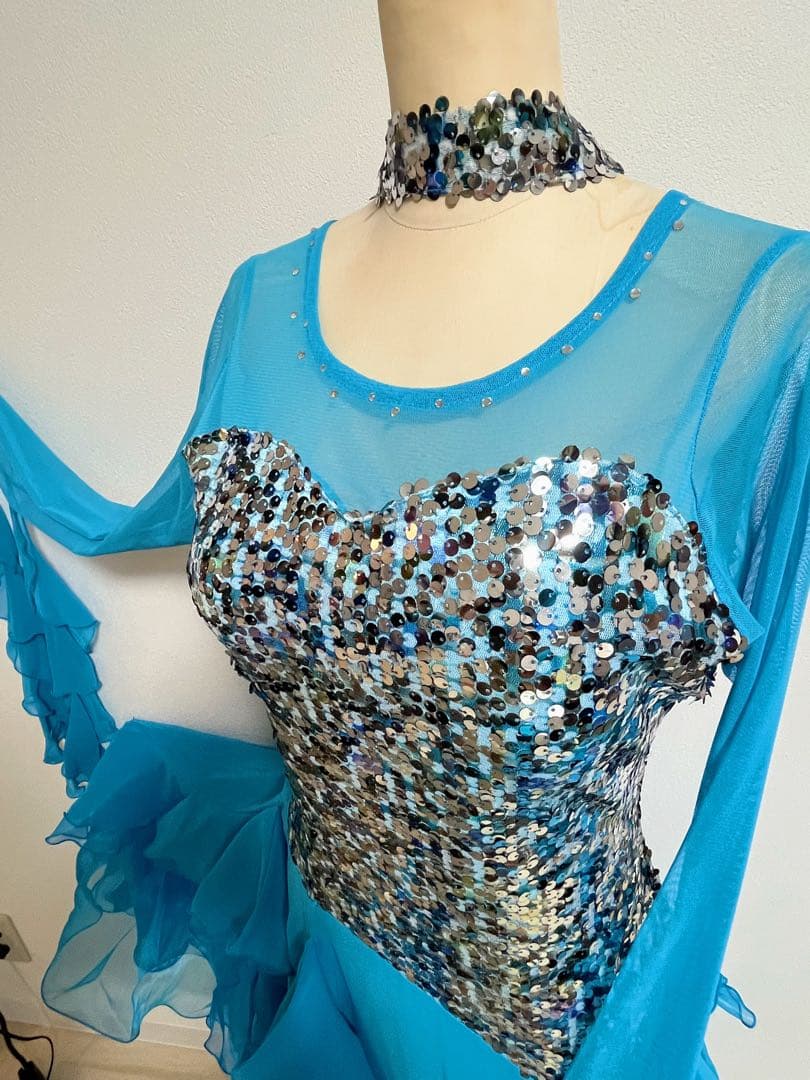 最初お値下中⭐︎綺麗な水色のフリル付き社交ダンスドレス