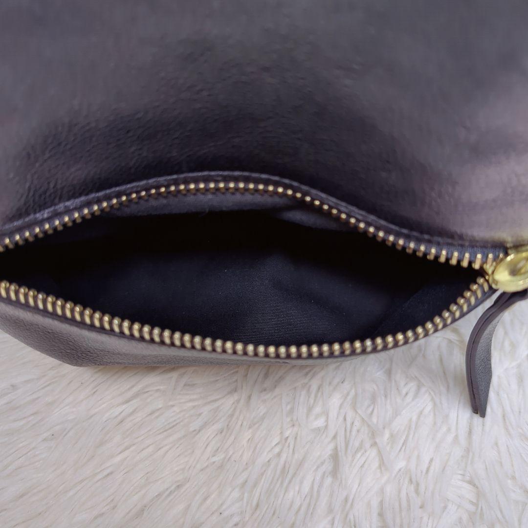 美品✨イルビゾンテ リュック オールレザー 黒 A4可 ロゴ型押し ゴールド金具