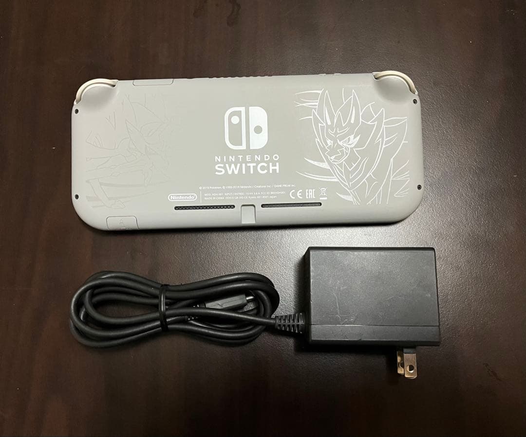 ニンテンドー switch Lite　本体　　ポケモンモデル