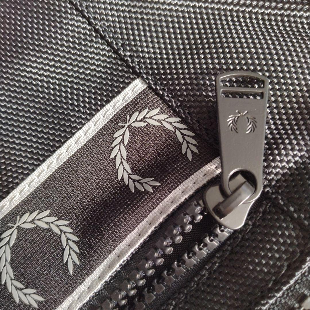 FRED PERRY　フレッドペリー　バッグ　ウエストポーチ　ブラック