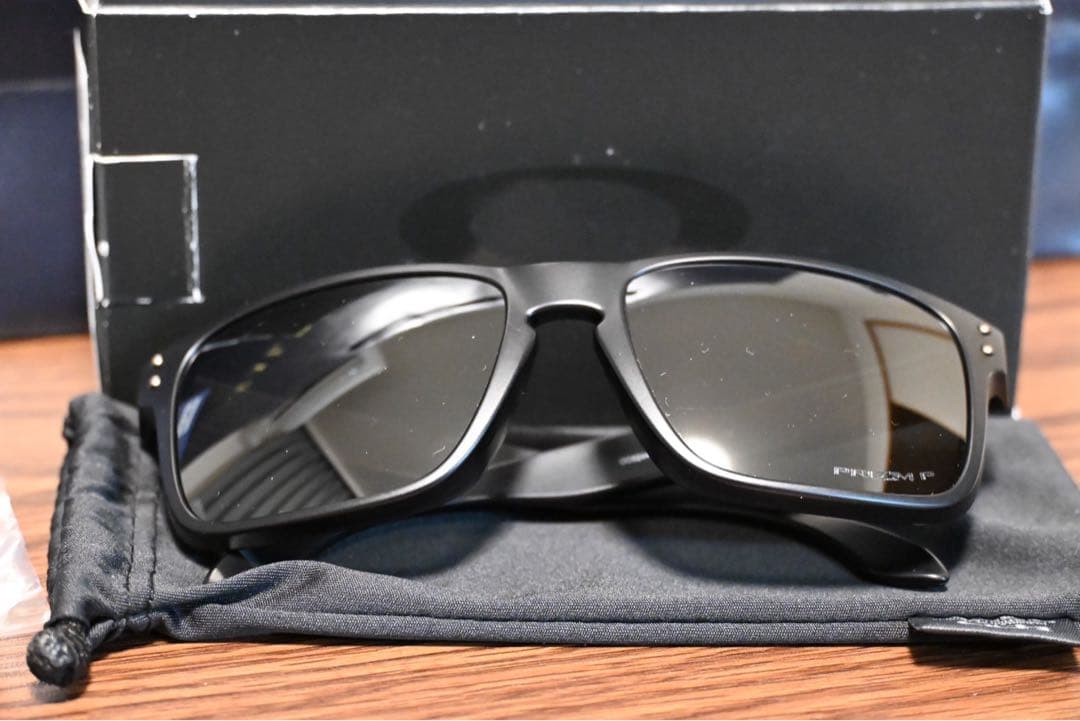 オークリー サングラス（偏光レンズ）OAKLEY HOLBROOK(A)