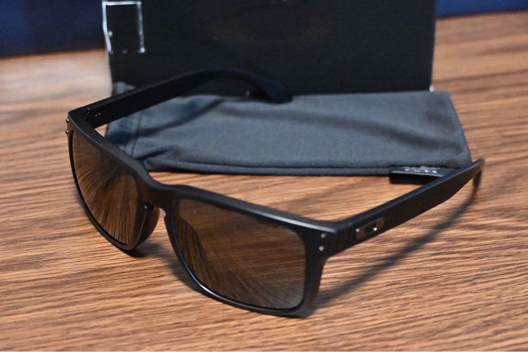 オークリー サングラス（偏光レンズ）OAKLEY HOLBROOK(A)