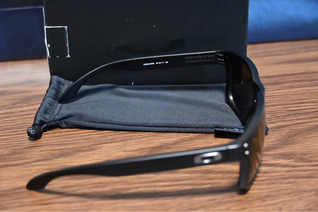 オークリー サングラス（偏光レンズ）OAKLEY HOLBROOK(A)