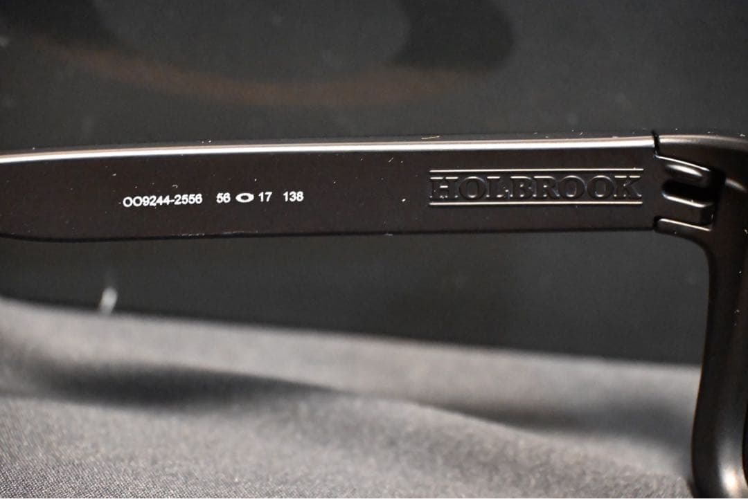 オークリー サングラス（偏光レンズ）OAKLEY HOLBROOK(A)