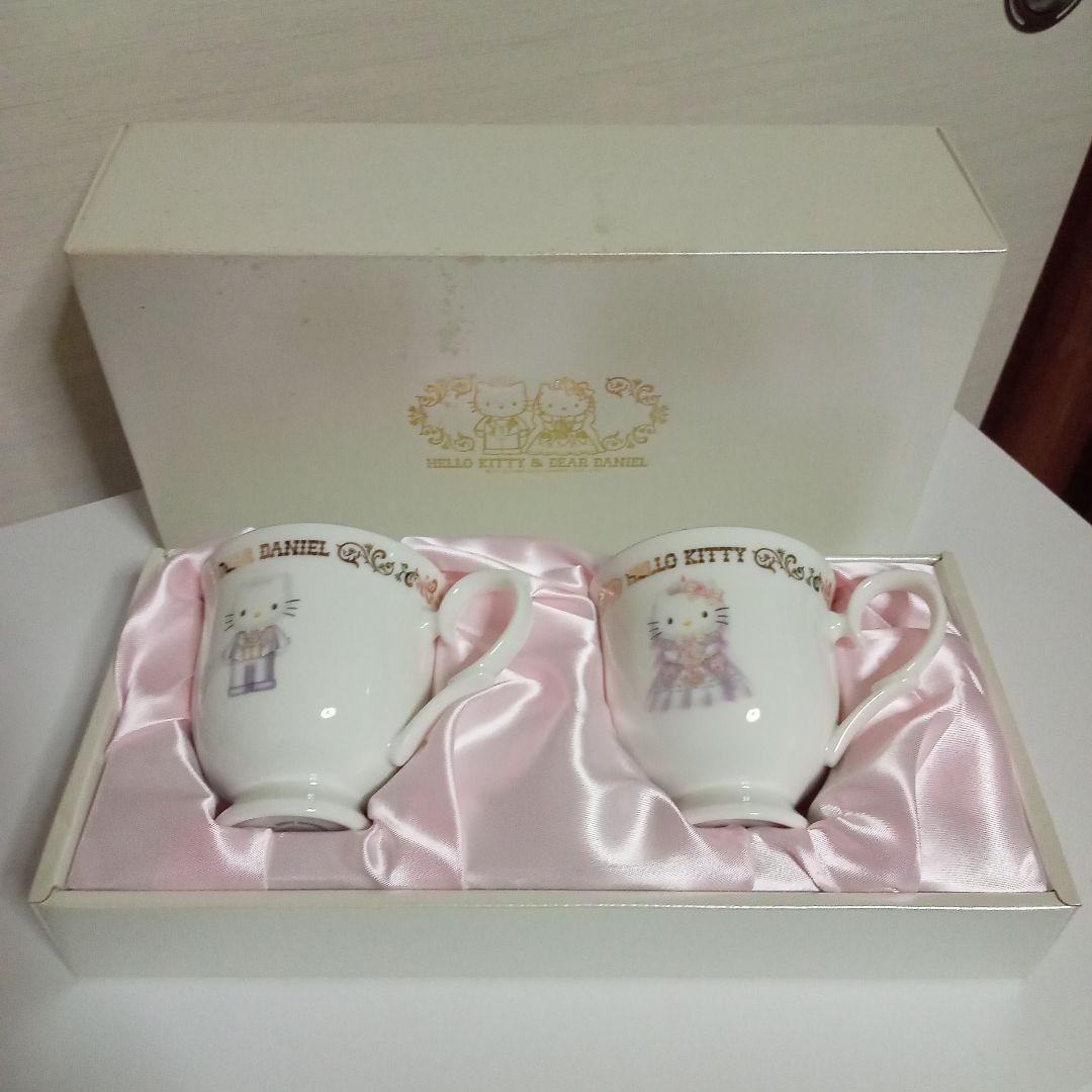 レア‼️ハローキティ＆ ダニエル ウェディングマグカップペアセット
