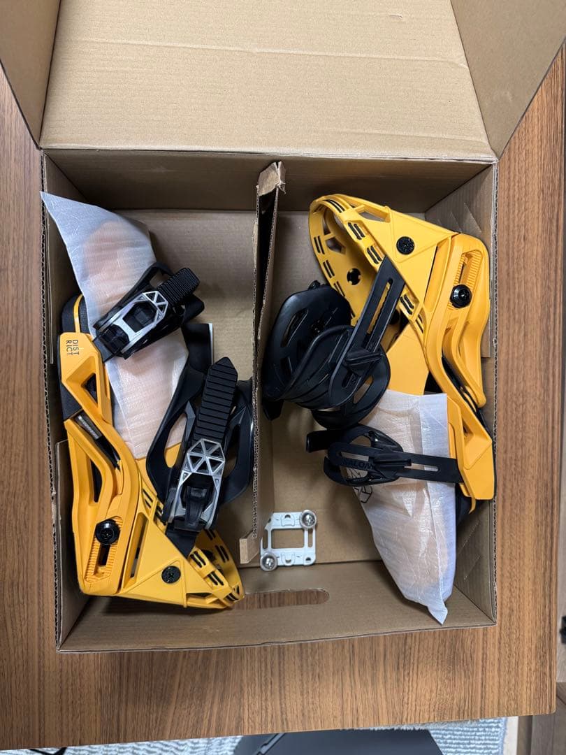 【1回のみ 使用】 SALOMON DISTRICT Mサイズ YELLOW