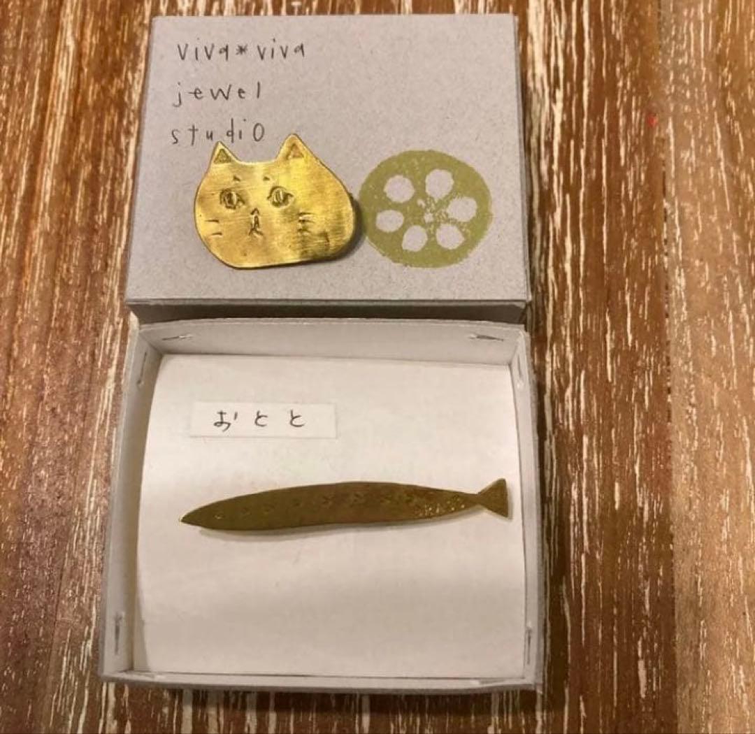 Chaco【付属品あり】猫とお魚　ブローチ セット、パピヨネストール