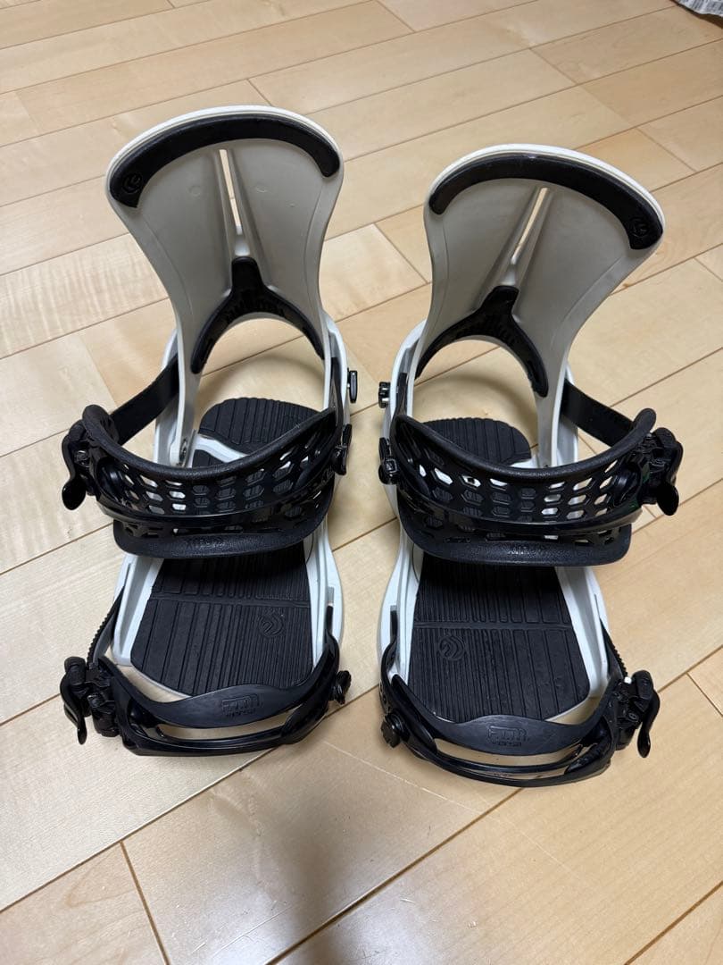 FLUX XFスノーボード ビンディング ホワイト/ブラック