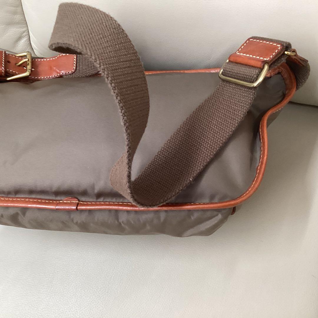 フェリージ　ダニエルボブ、オロビアンコ　ポーター　女性でも可