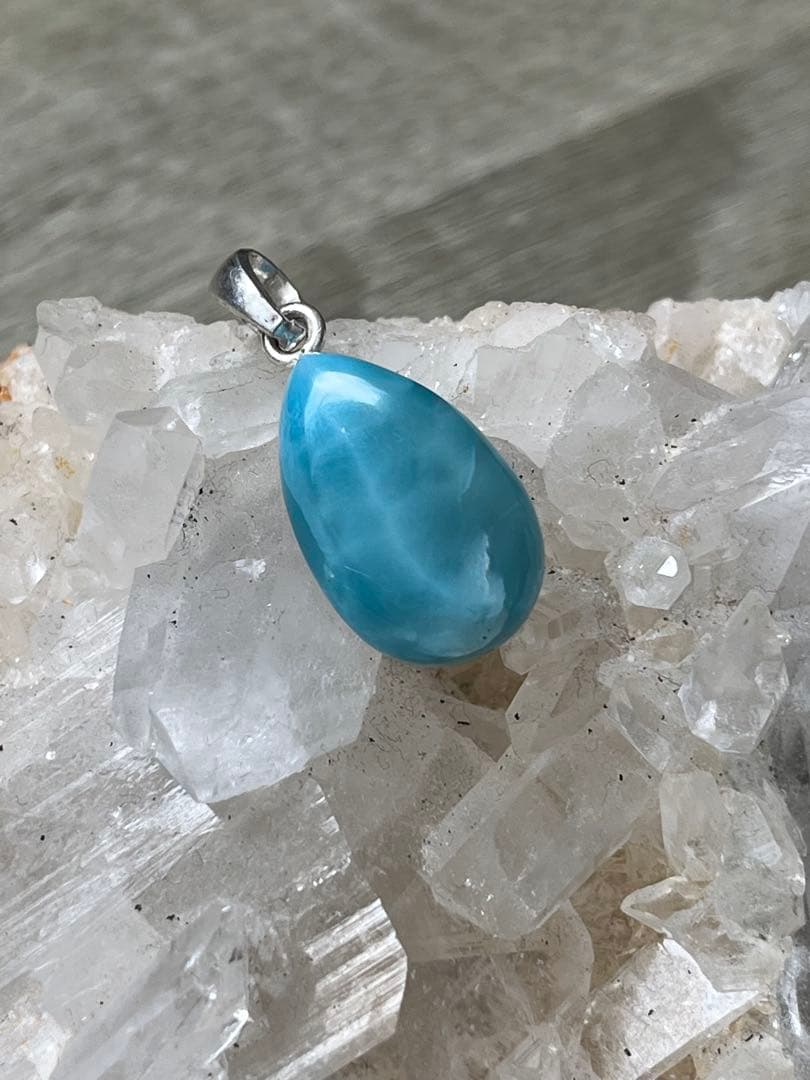 天然石ラリマー☆高品質！ひし型ペンダントトップ☆マリンブルー＆形が美しい！