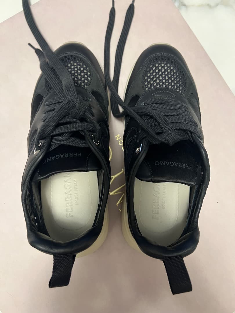 Ferragamo スニーカー 黒/ベージュ