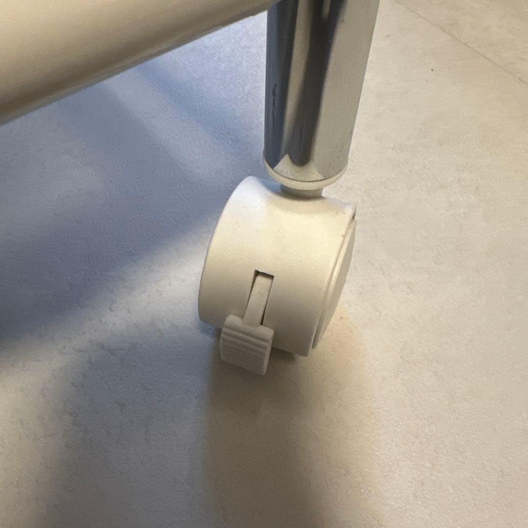 送料無料！パンチングメタル ホワイト スチール ラック キャスター付き