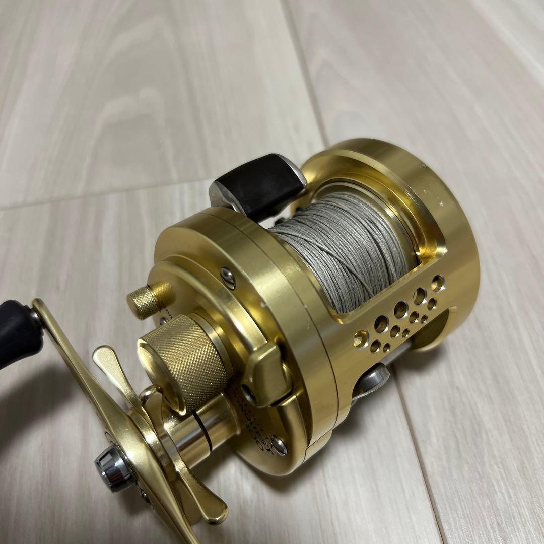 SHIMANO CALCUTTA CONQUEST 300 ベイトリール