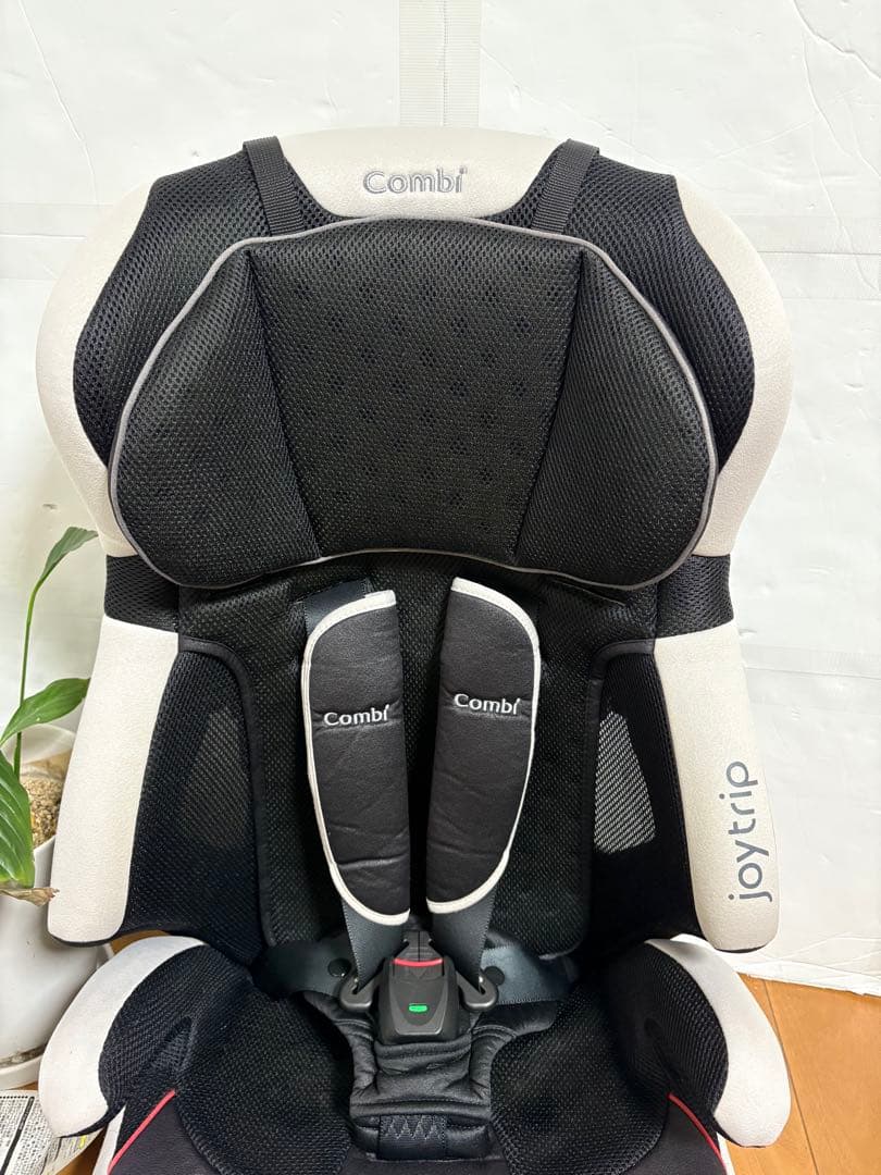 【美品】コンビ　ジョイトリップ　エアスルー　GF ブラック　ジュニアシート