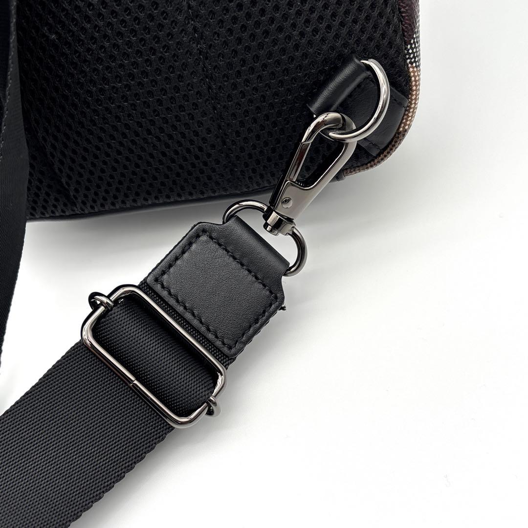 【極美品】ブラックレーベルクレストブリッジ ボディバッグ 斜め掛け チェック柄