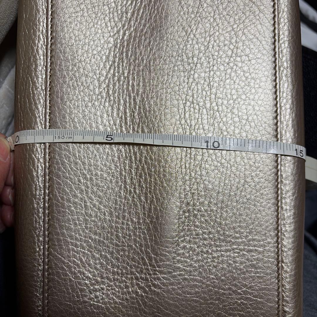 ヒロフ　メタリックゴールド レザー ハンドバッグ