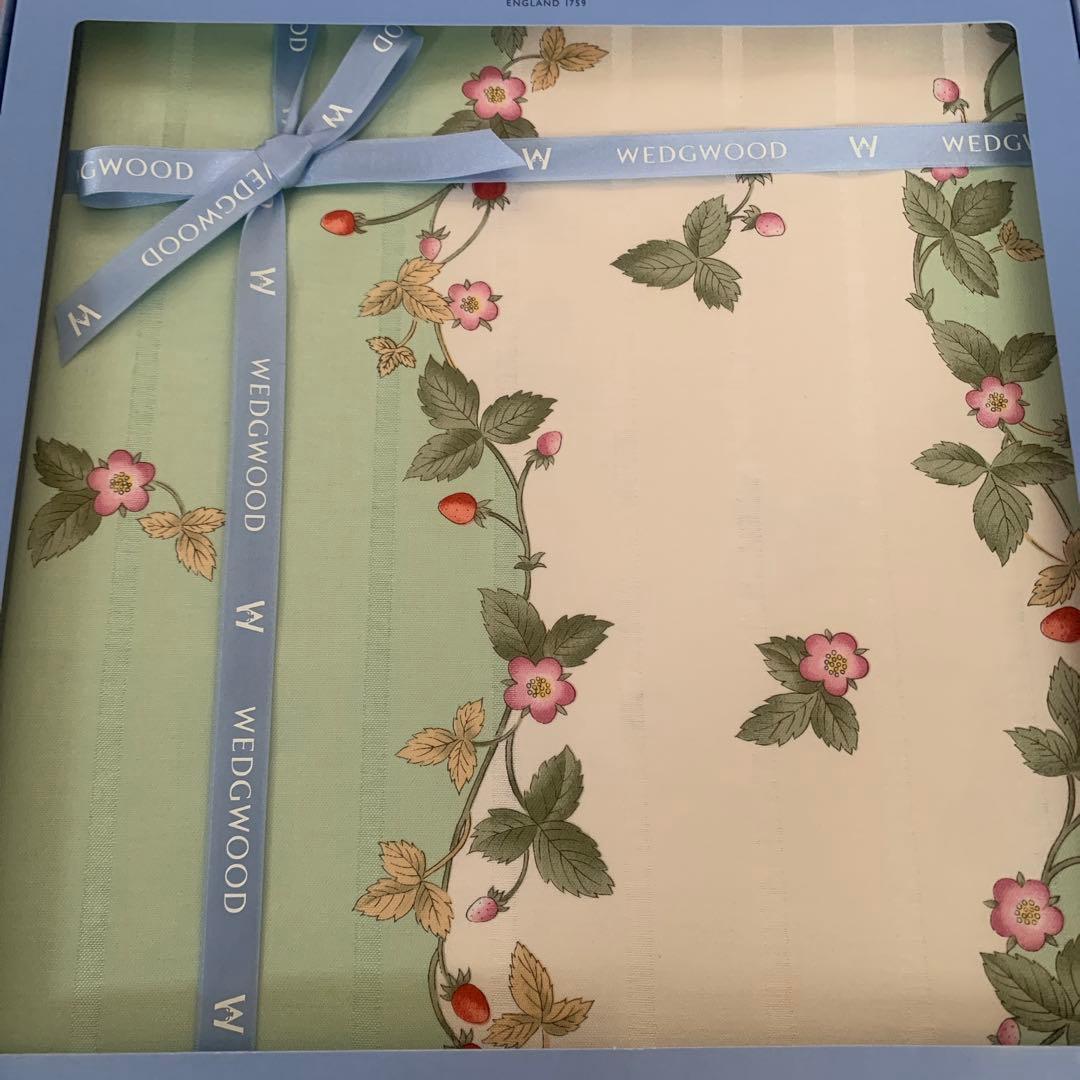 ウエッジウッド　ワイルドストロベリー　テーブルクロス