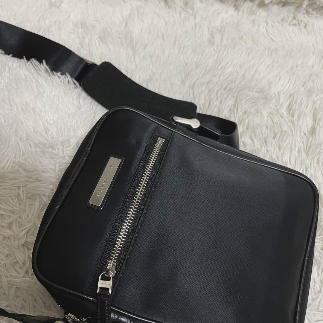 【美品】Burberry バーバリー　ショルダーバッグ　サコッシュ　ナイロン　黒