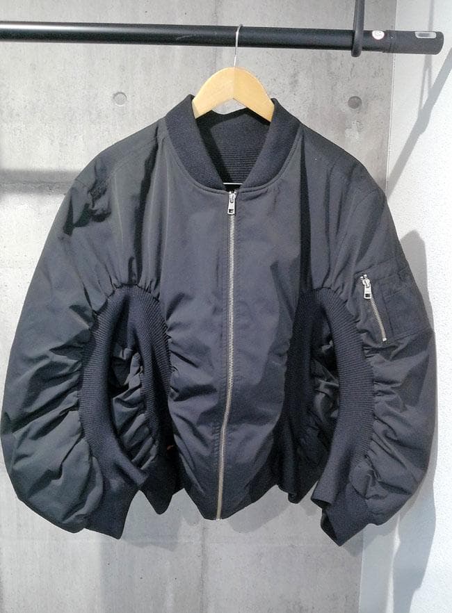 美品 カルバンクライン ビッグロゴ クレイジーリブ MA-1 ボン