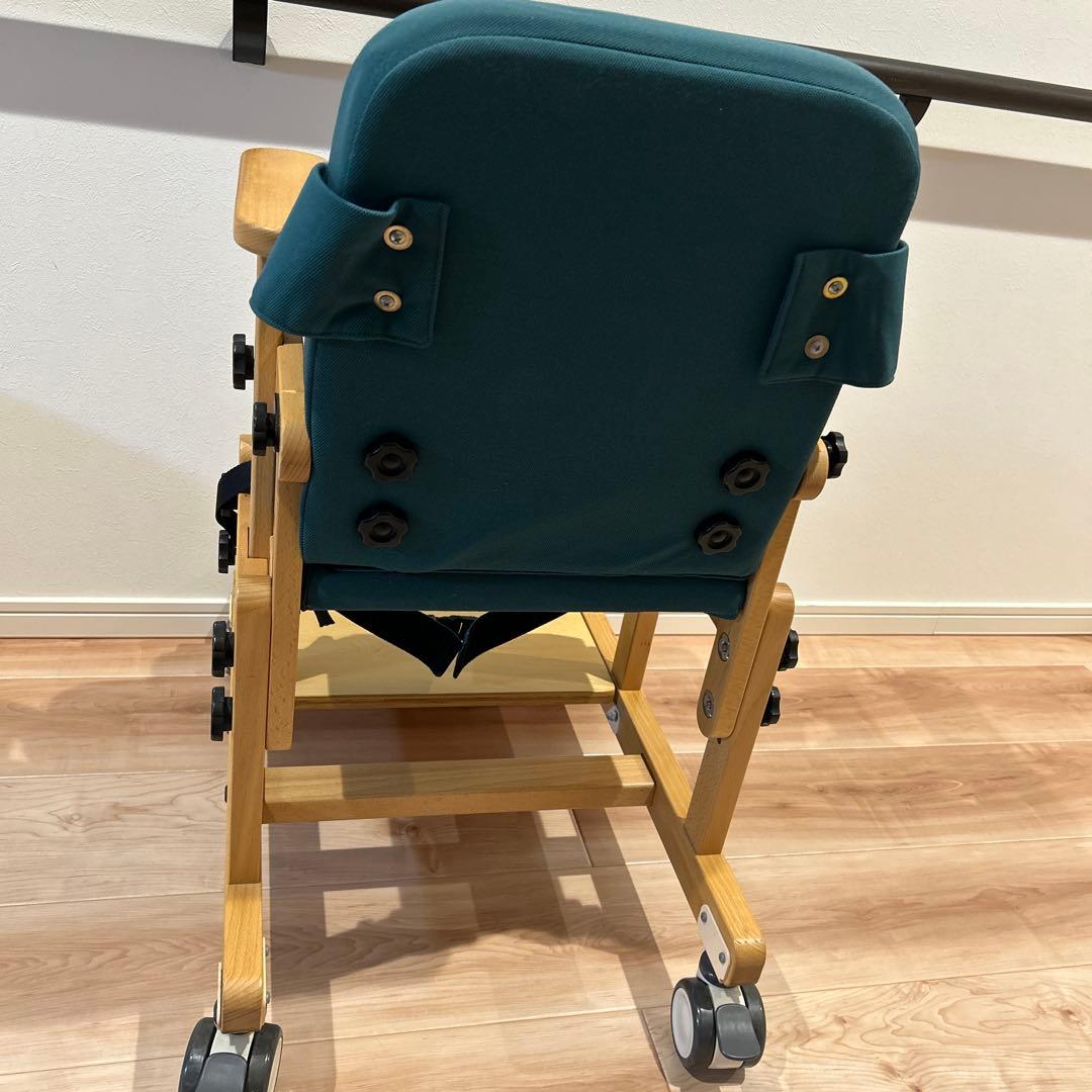 バンビーナ　M 座位保持椅子