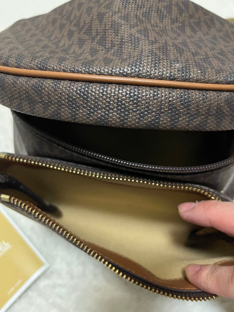 マイケルコース　ボディバッグ