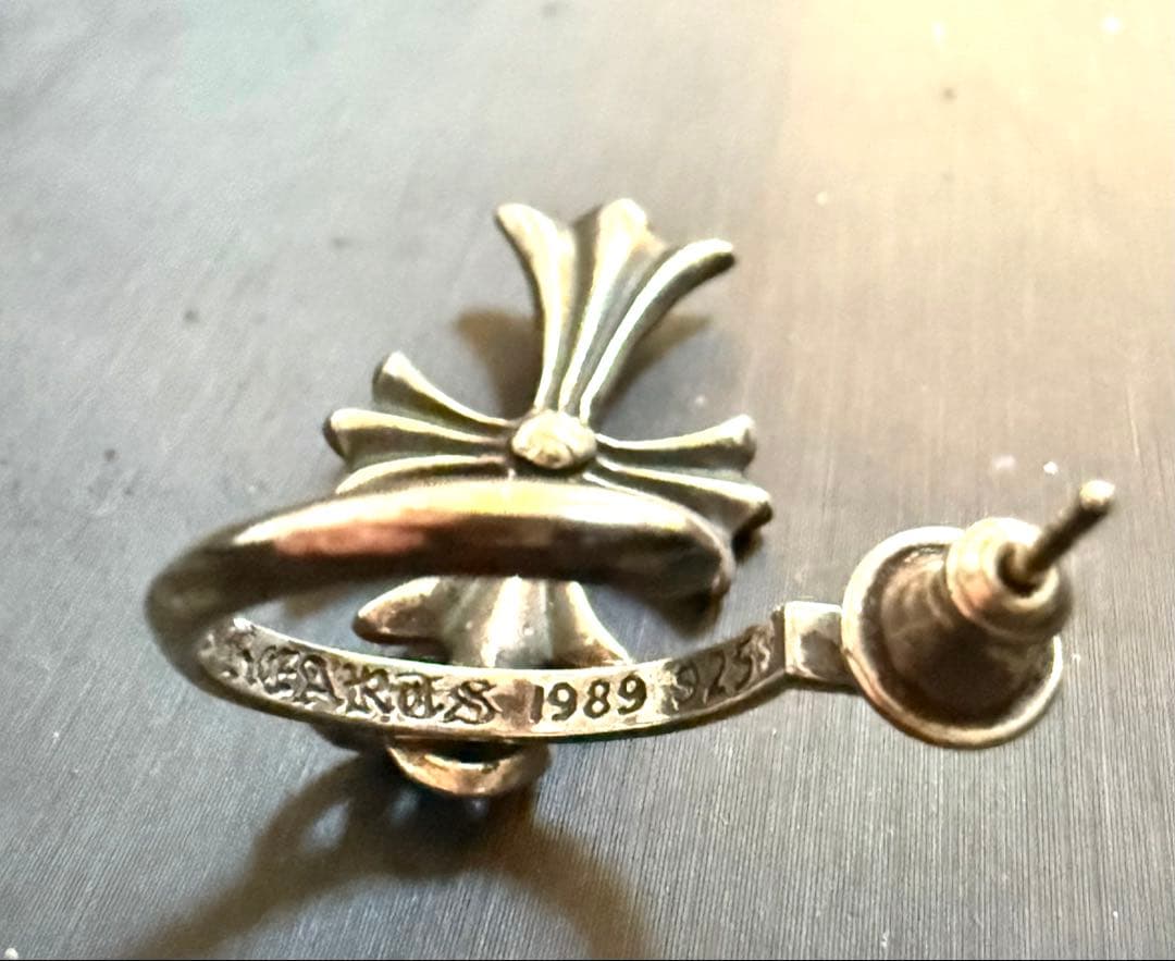 あんしん鑑定対応可　クロムハーツ タイニーCHクロス フープイヤリング