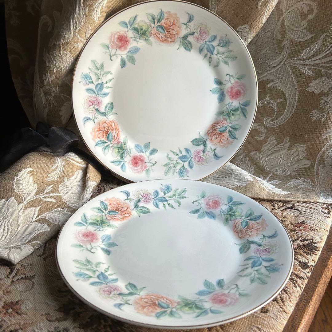  MistRose ──静かな英国の春を閉じ込めたプレート 2枚