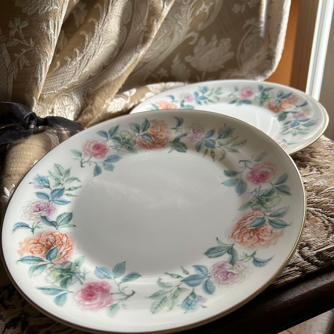  MistRose ──静かな英国の春を閉じ込めたプレート 2枚