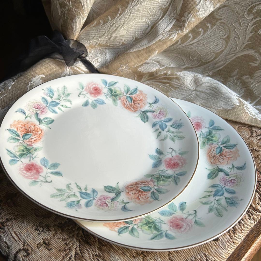  MistRose ──静かな英国の春を閉じ込めたプレート 2枚