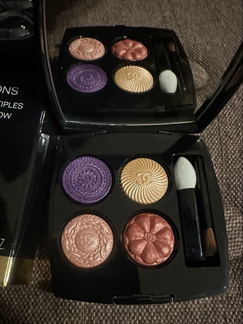 【シャネル】　アイシャドウ　限定品　レキャトル オンブルブトン　239