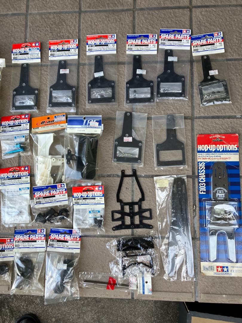 タミヤ　F103 15thアニバーサリーシャーシメカ付き　新品キットその他パーツ