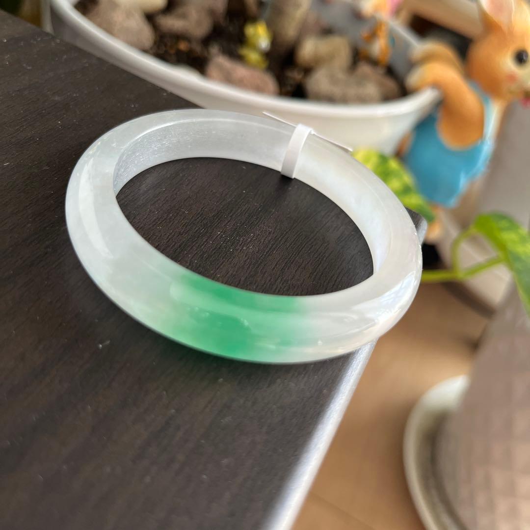 氷翡翠バングル