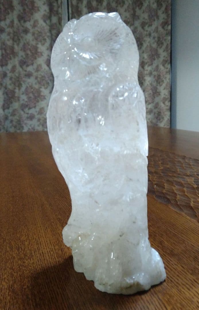 手掘りフクロウ　天然水晶