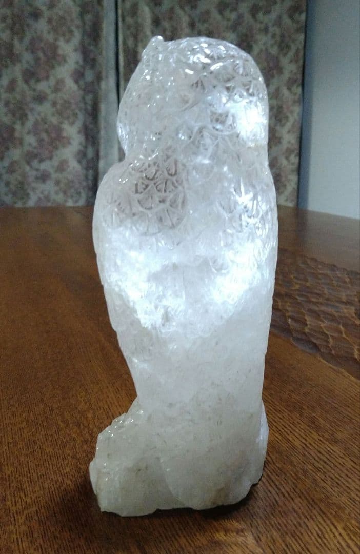 手掘りフクロウ　天然水晶