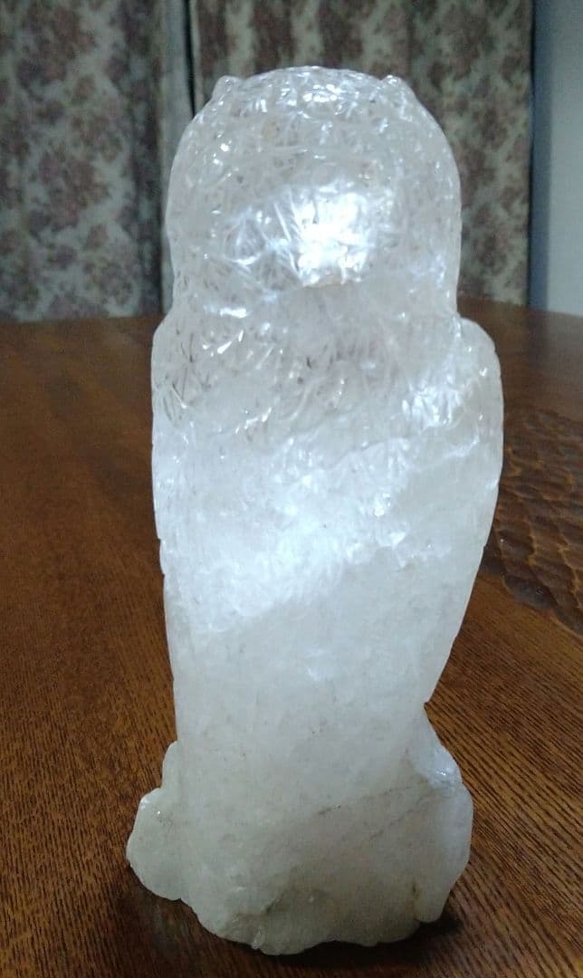 手掘りフクロウ　天然水晶
