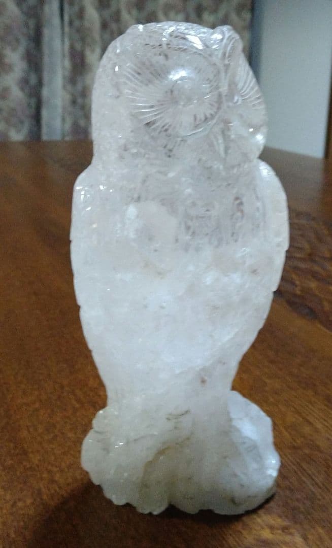 手掘りフクロウ　天然水晶