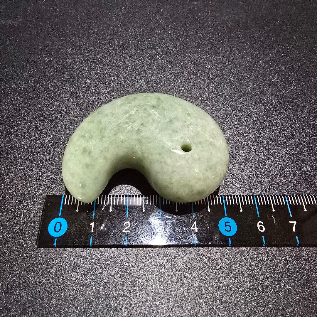 3 翡翠　天然　大型　勾玉　天然石　レア物　ヒスイ　天然石　鉱物　勾玉