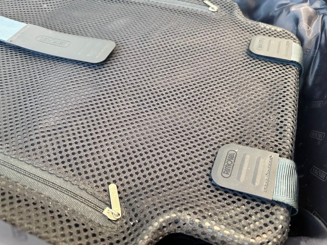 リモワ rimowa トパーズ　ステルス アルミニウム キャリーケース ブラック