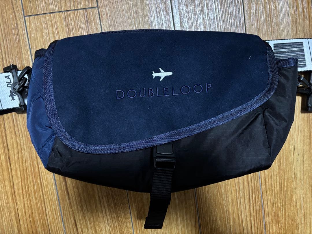 タグ付き DOUBLELOOP 2WAY ボディバッグ ネイビー刺繍