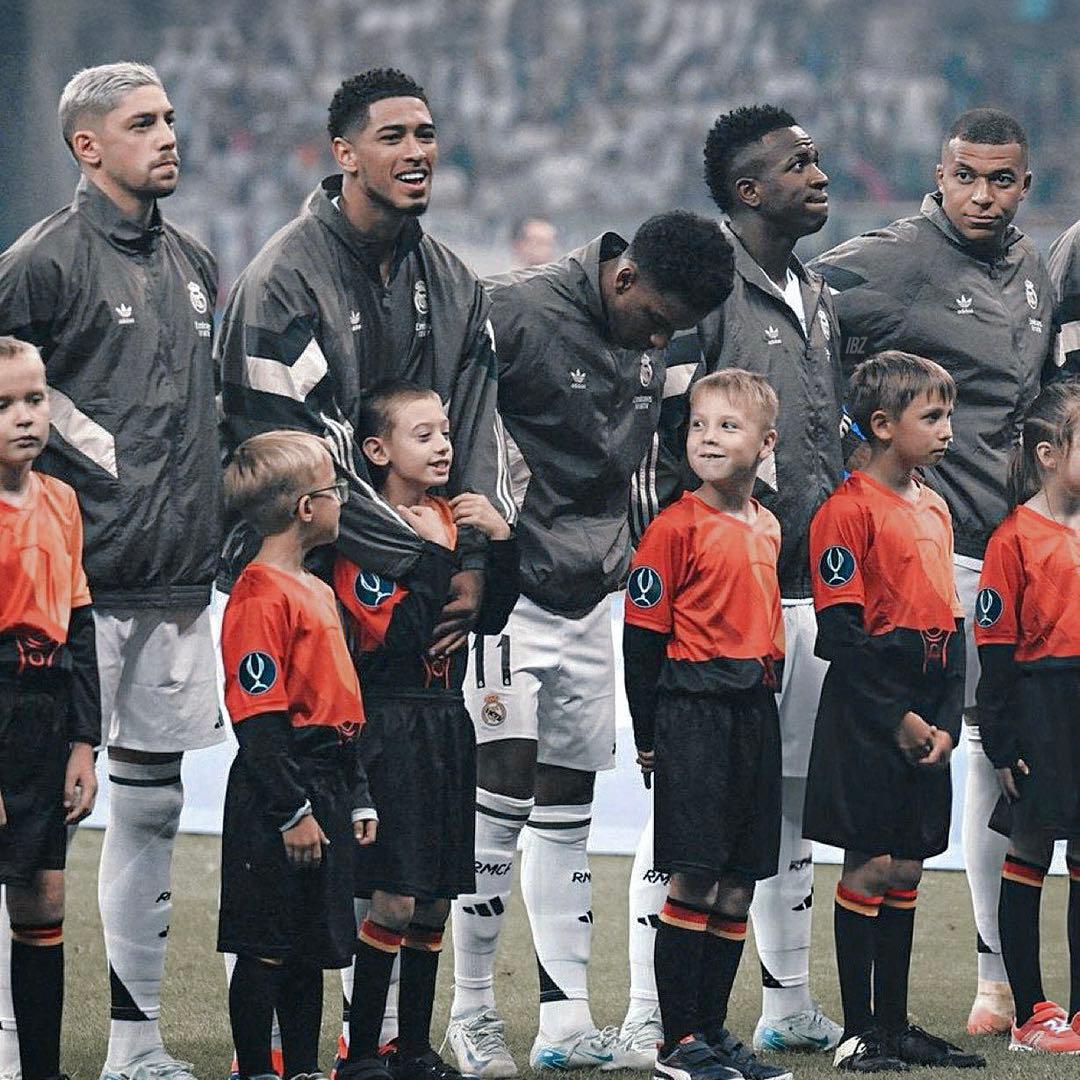 レアルマドリード adidas アンセム トラックトップ 24/25 グレー