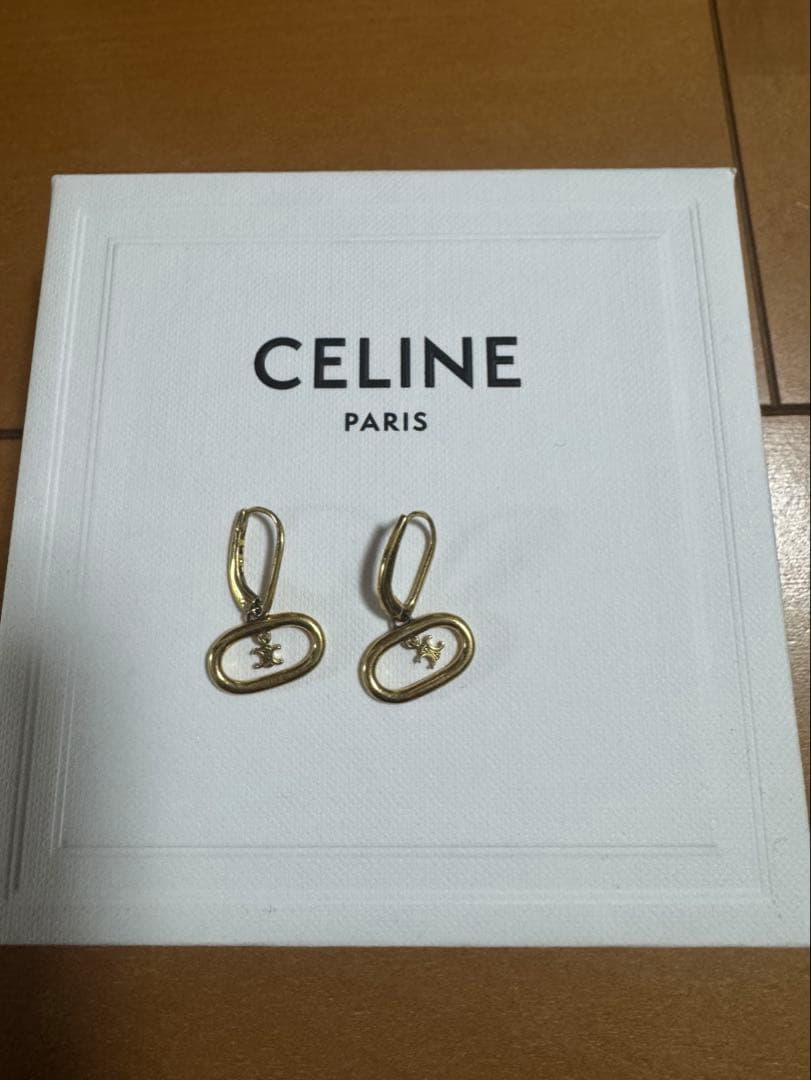 セリーヌCELINE46X55 6BRA35OR トリオンフピアス - メルカリ