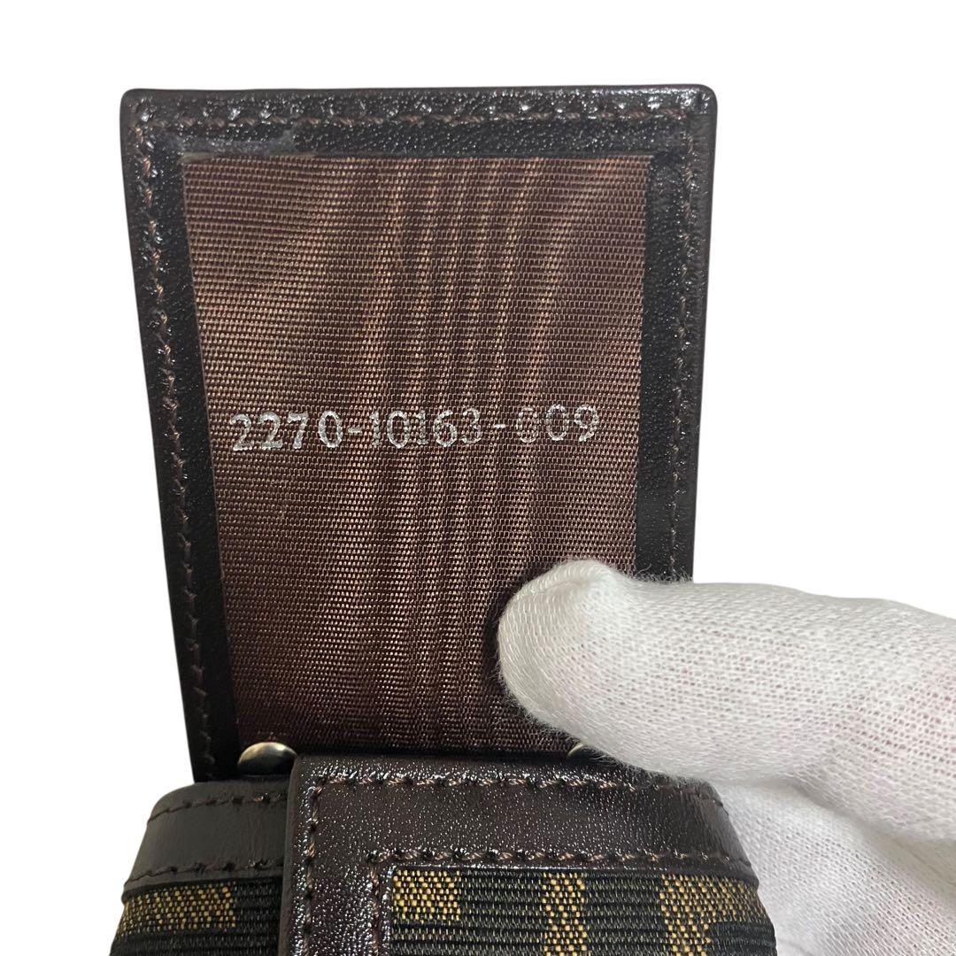 美品　FENDI フェンディ　キーケース　ズッカ柄　6連